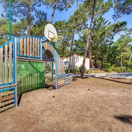 2 Bedroom Cozy In * ラ・フォット・シュル・メール