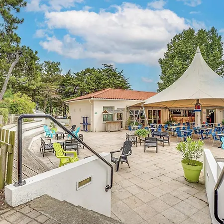 2 Bedroom Cozy In * ラ・フォット・シュル・メール